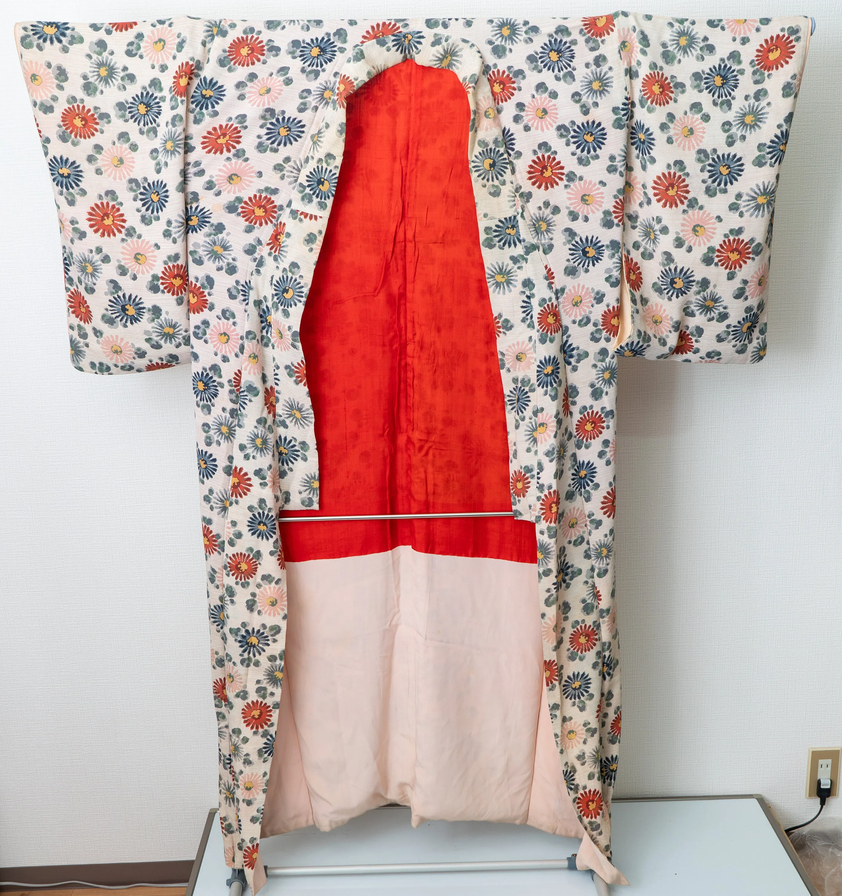 1960s Flowers Kimono - Abstract Design and Floral Patterns Red Blue Grey Pink Flowers on Pink White