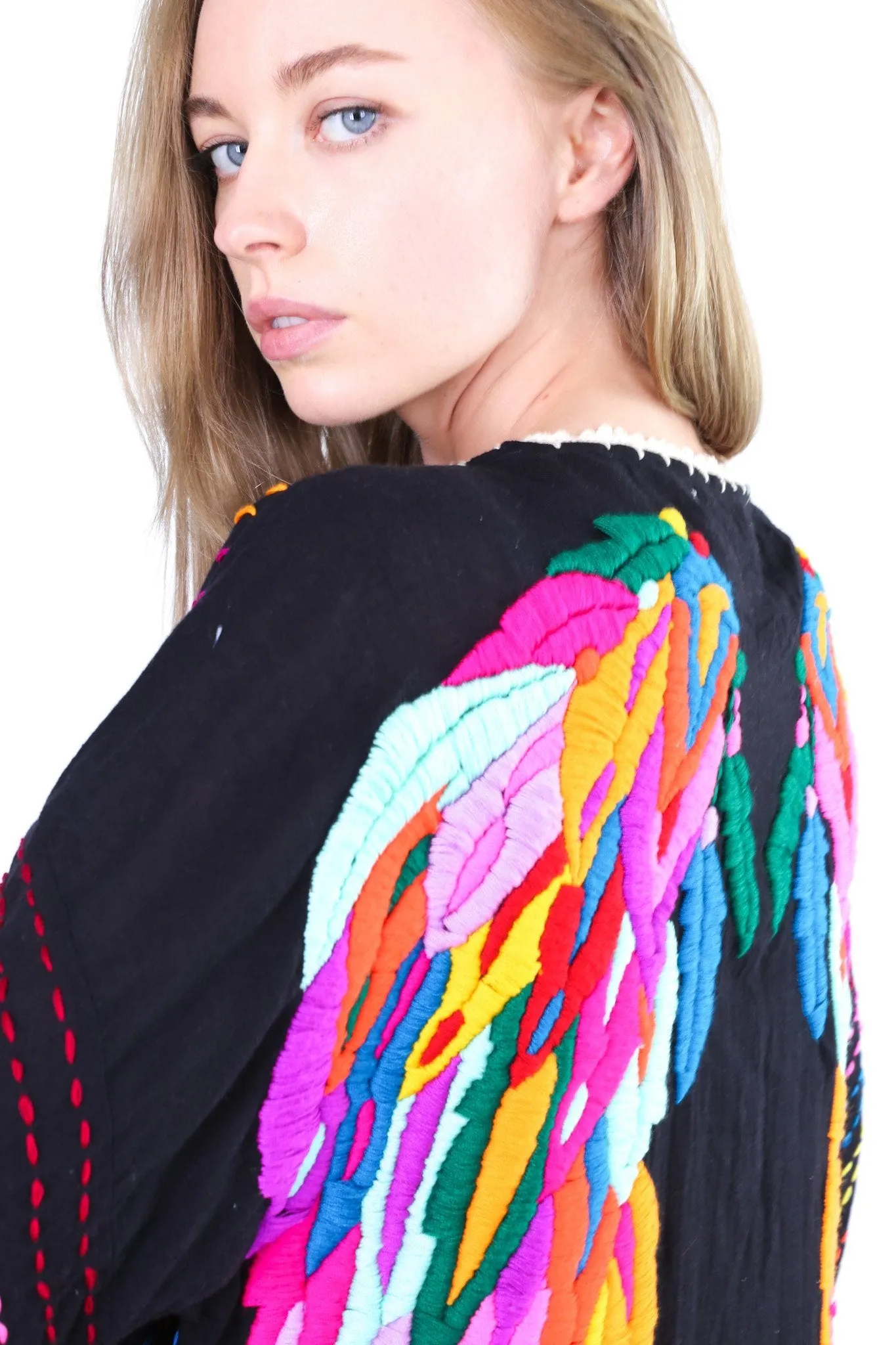 ANGEL WINGS EMBROIDERED CROCHET KIMONO BILA