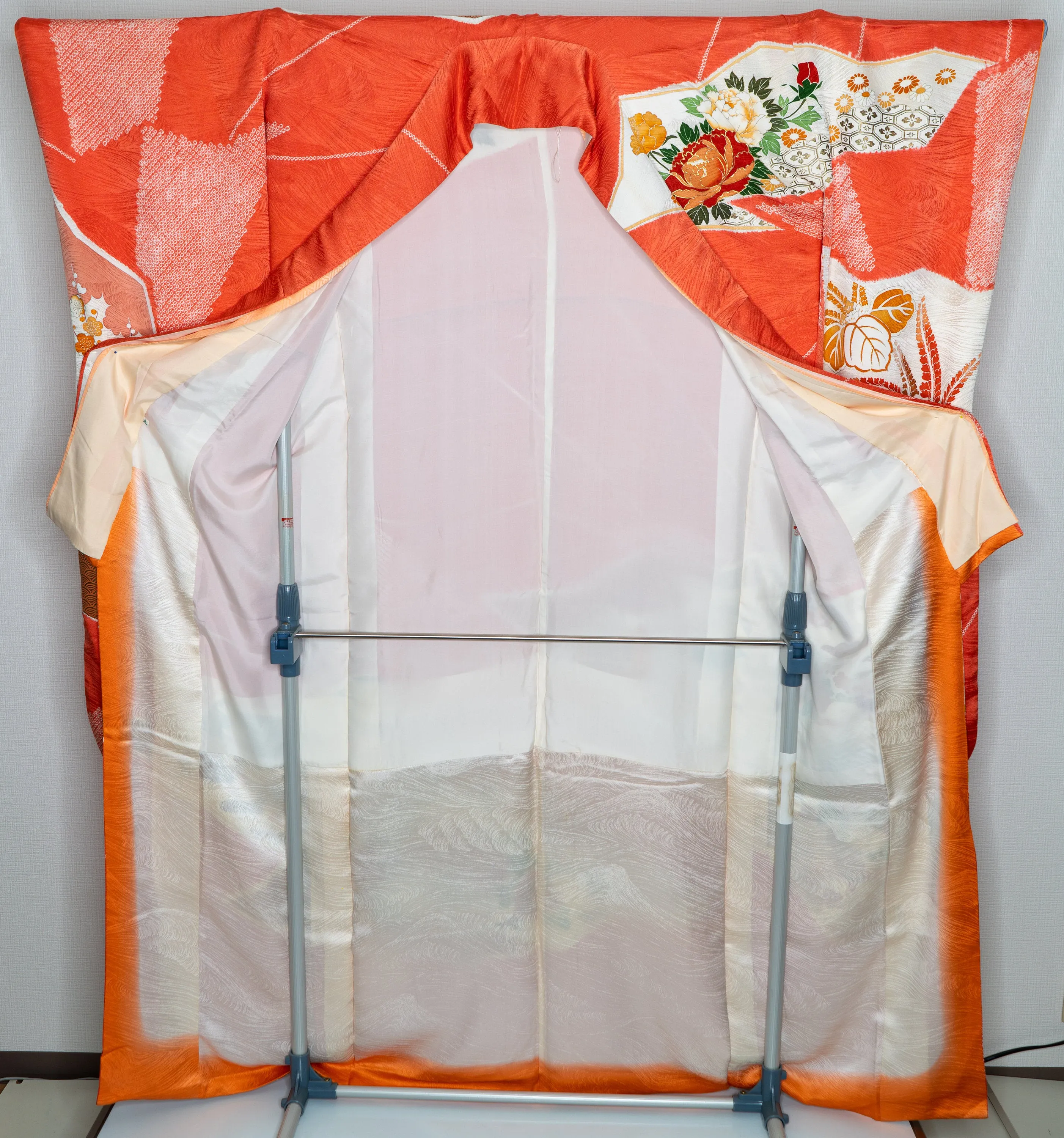 Stunning Orange Shibori Furisode Authenic Japanese Silk Kimono 1990s Retro Modern Chrysanthemum