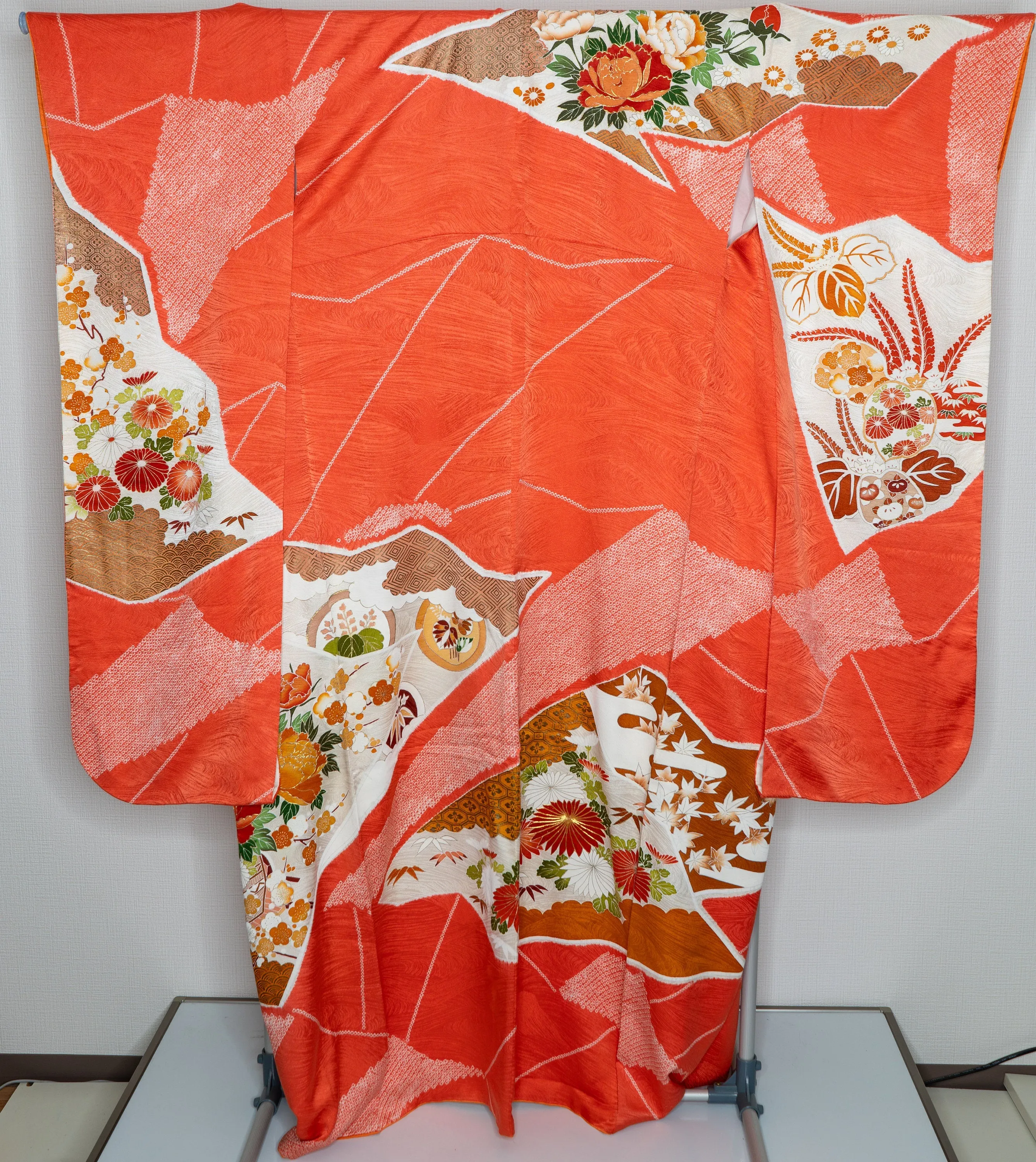 Stunning Orange Shibori Furisode Authenic Japanese Silk Kimono 1990s Retro Modern Chrysanthemum