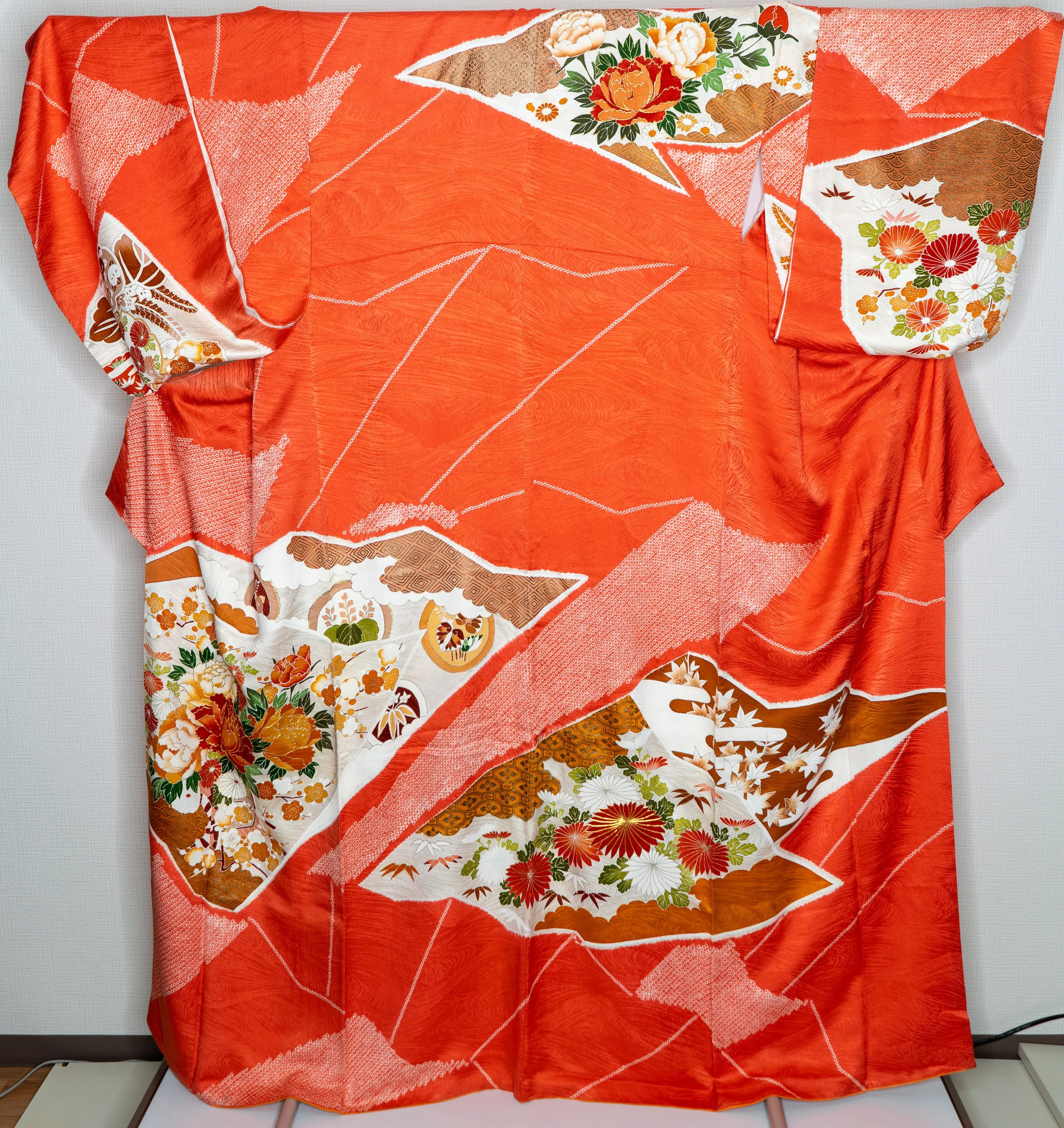 Stunning Orange Shibori Furisode Authenic Japanese Silk Kimono 1990s Retro Modern Chrysanthemum